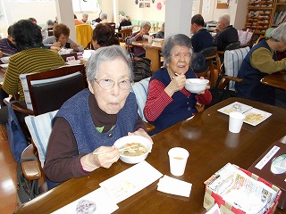 デイ大里・餅つき後の昼食